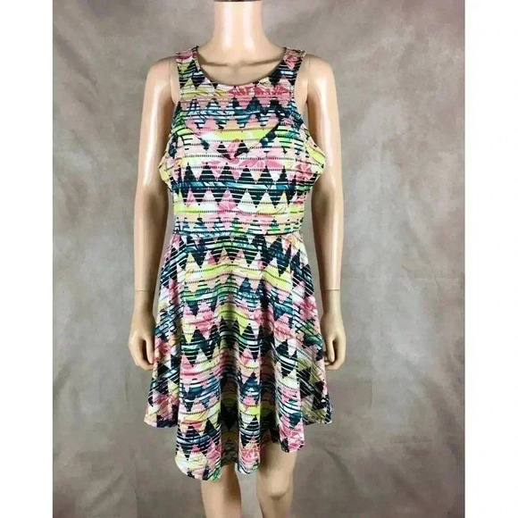 Floral Diamond Laser Cut Asymmetrical Dress NWT XL - Picture 7 of 10